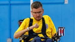 Un gardien anglais face à son père en 2026