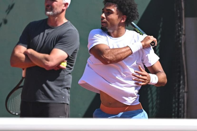 Fils en préparation discrète avant son entrée à Roland-Garros