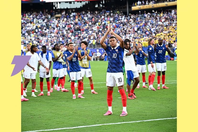 Les crampons colorés de la Coupe du Monde divisent les amateurs