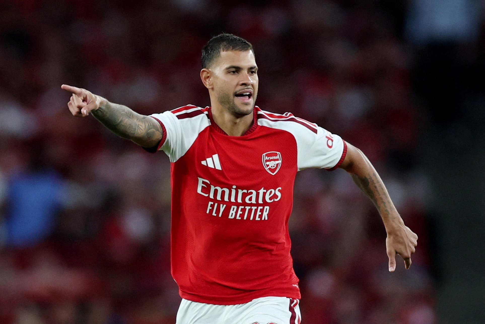 Bruno Guimarães se rachète au penalty avec Arsenal