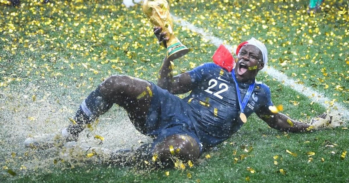 Mendy vend sa réplique de la Coupe du Monde 2018